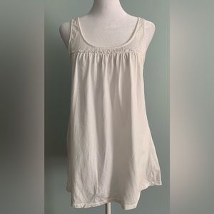 Scoop neck sleeveless top